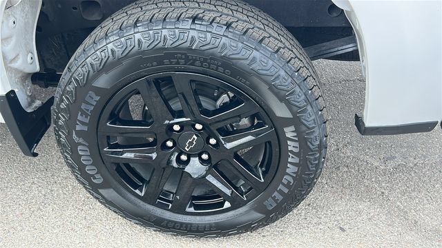 Used 2023 Chevrolet Silverado 1500 Custom w/ LPO, Dark Essentials Package RWD image 6
