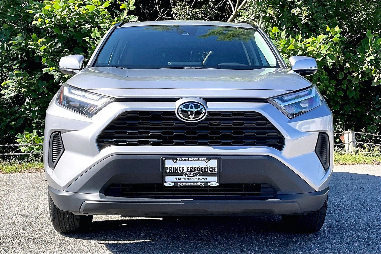 Used 2025 Toyota RAV4 XLE FWD image 2