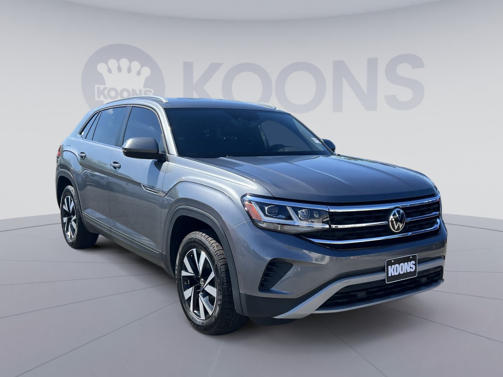 Used 2022 Volkswagen Atlas Cross Sport SE AWD/4WD image 2