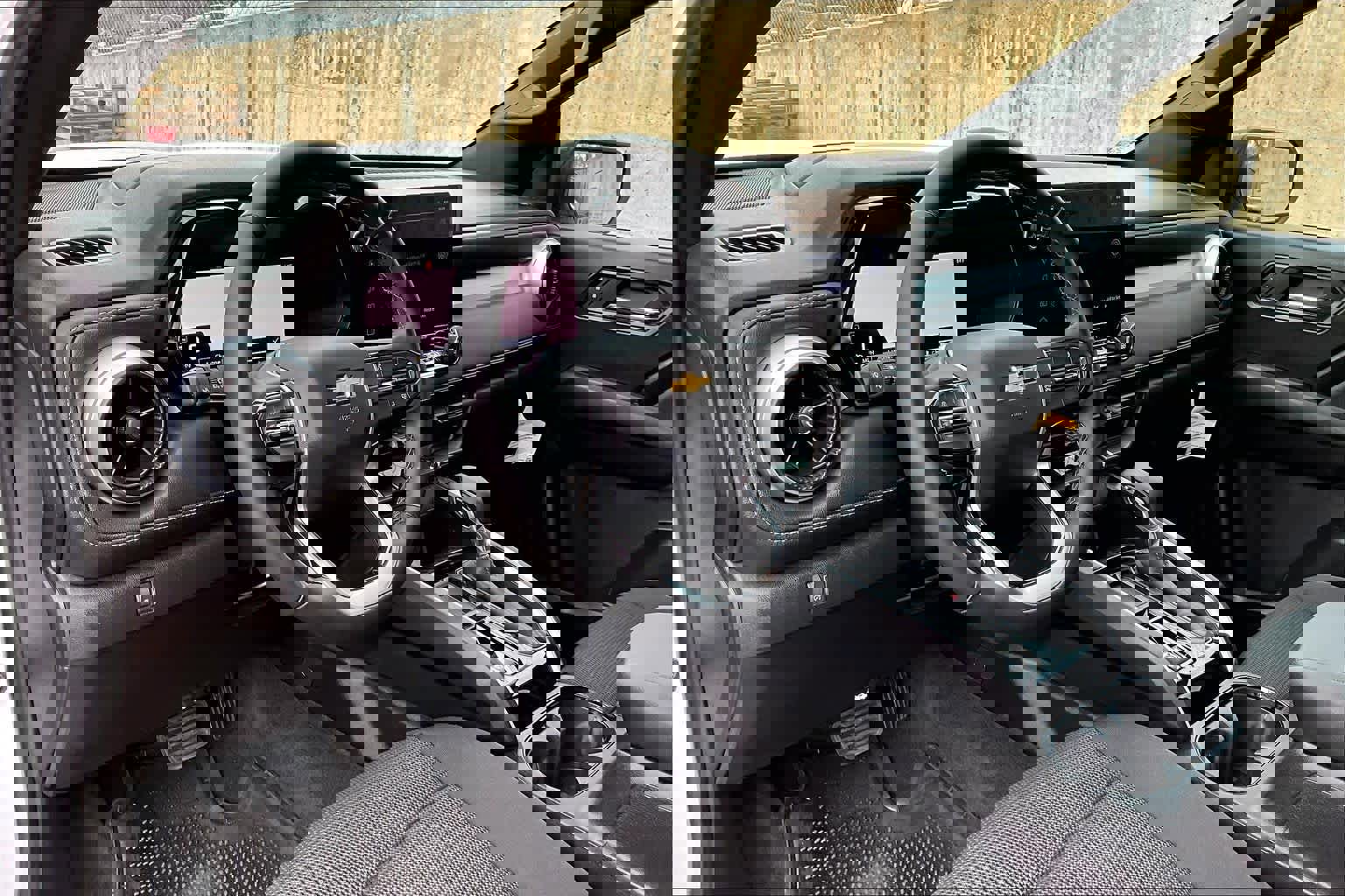 Used 2024 Chevrolet Colorado LT w/ LT Convenience Package image 21