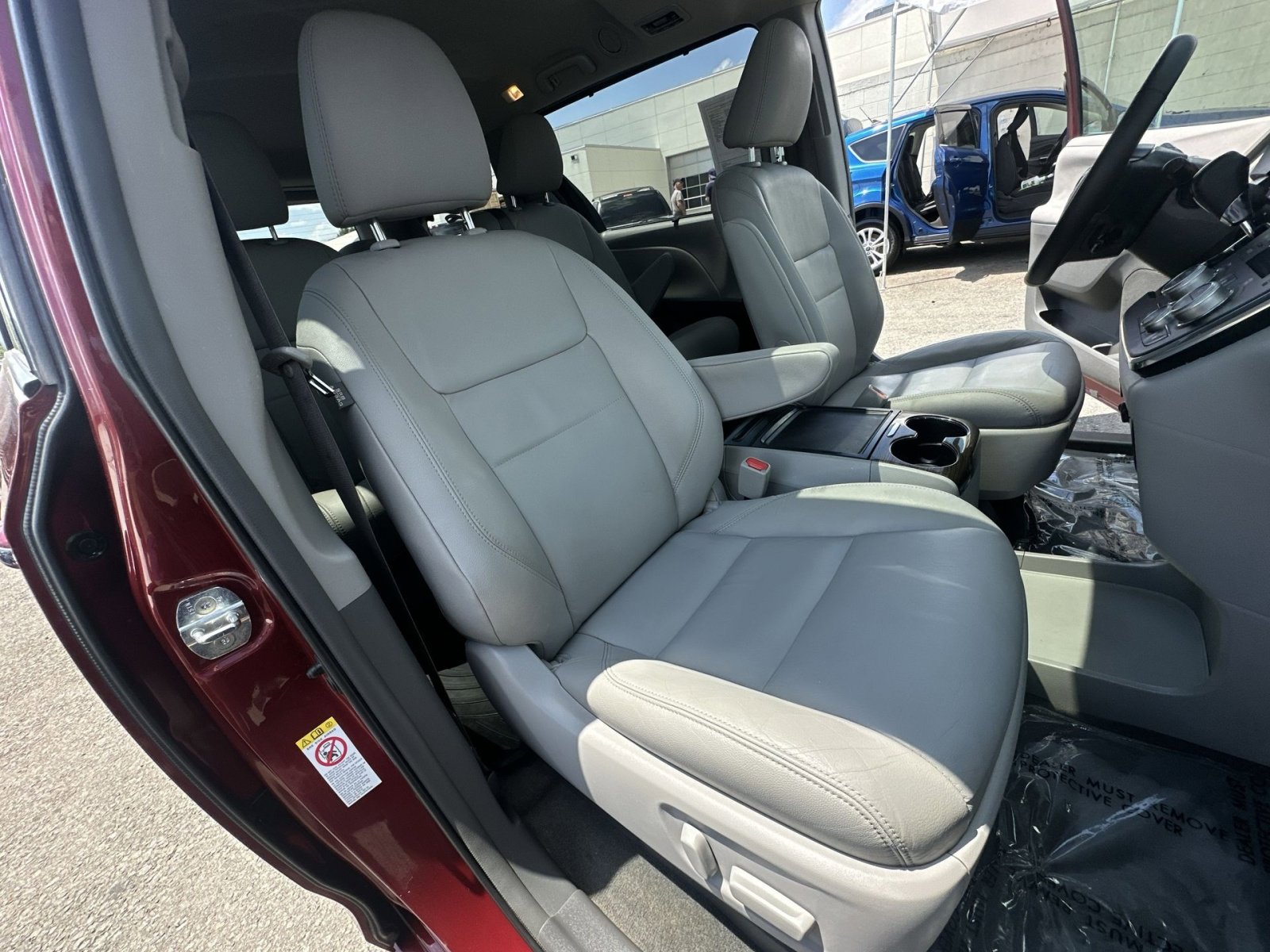 Used 2018 Toyota Sienna XLE w/ XLE Navigation Package FWD image 35
