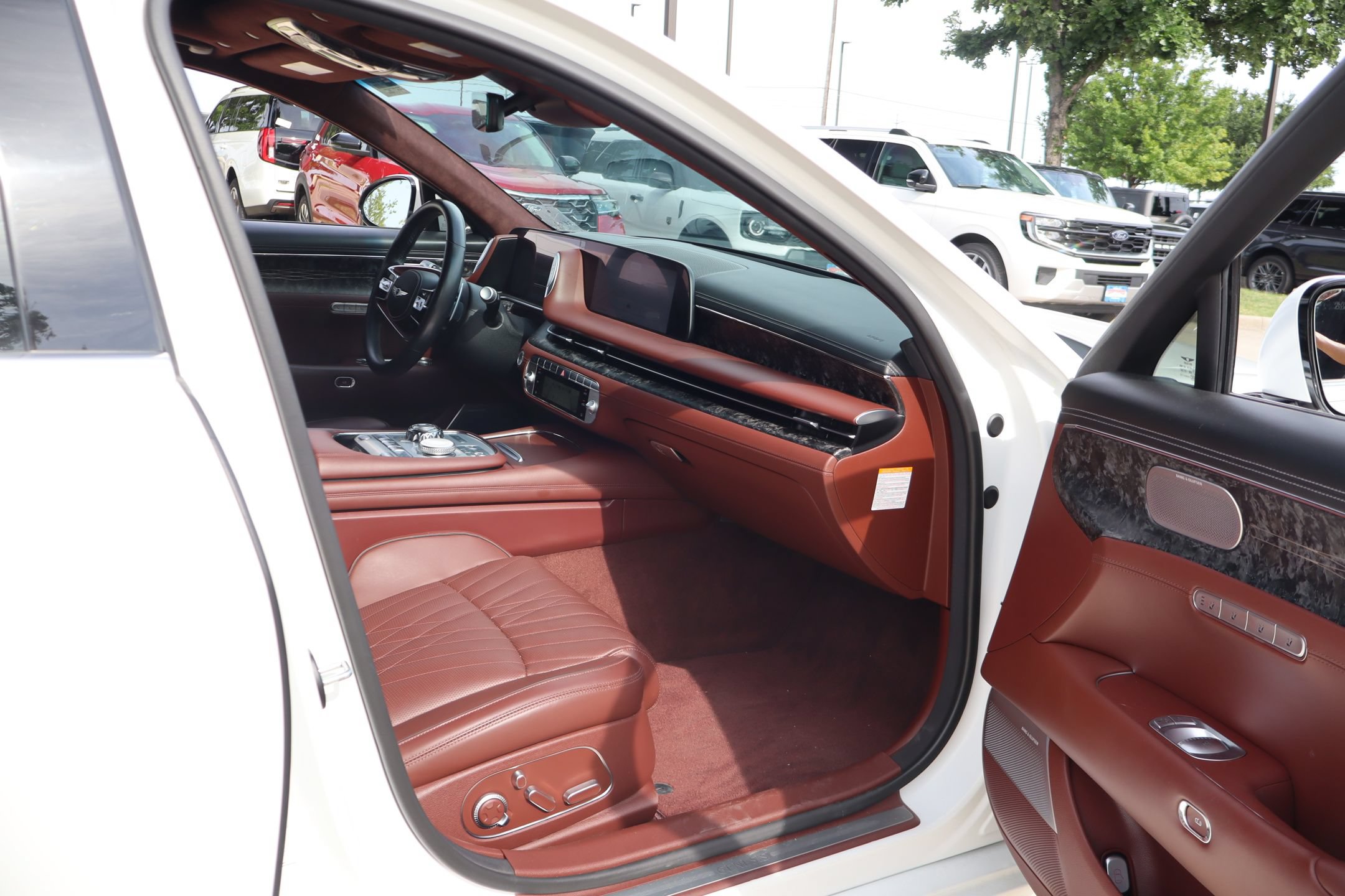 Used 2023 Genesis G90 3.5T AWD/4WD image 33