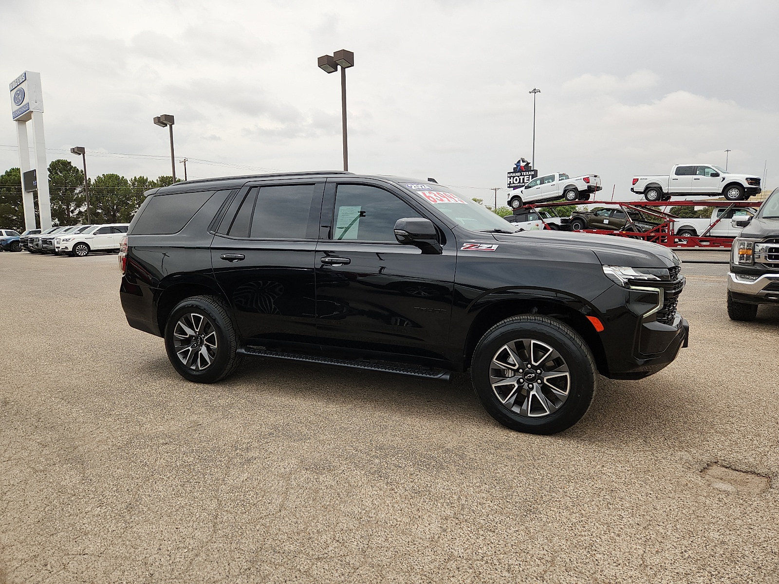 Used 2024 Chevrolet Tahoe Z71 w/ Luxury Package AWD/4WD image 7