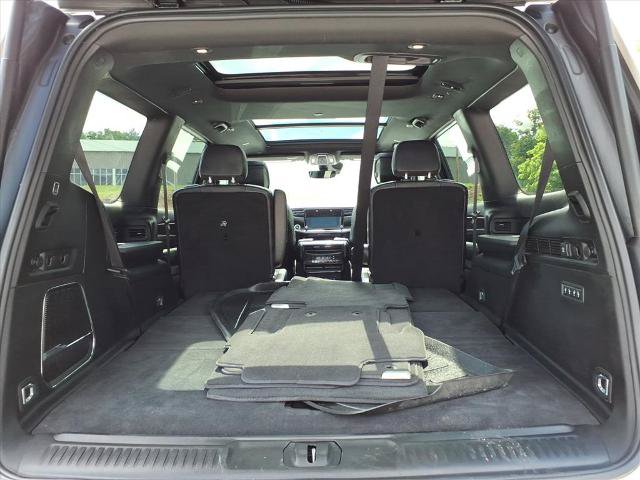 Used 2022 Jeep Wagoneer Series III w/ Premium Group I AWD/4WD image 4