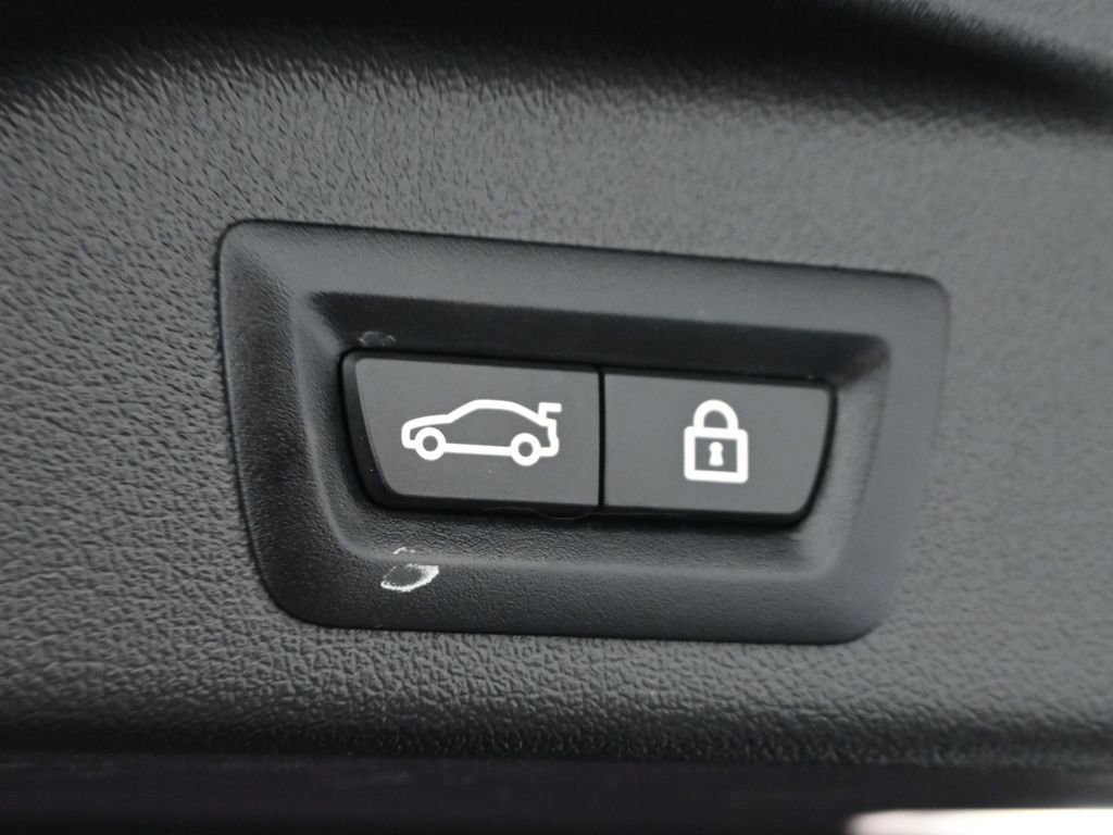 Used 2022 BMW X5 M50i w/ Executive Package image 59