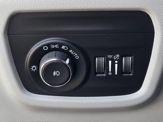 Used 2022 Jeep Grand Cherokee L Overland w/ Advanced Protech Group III image 19