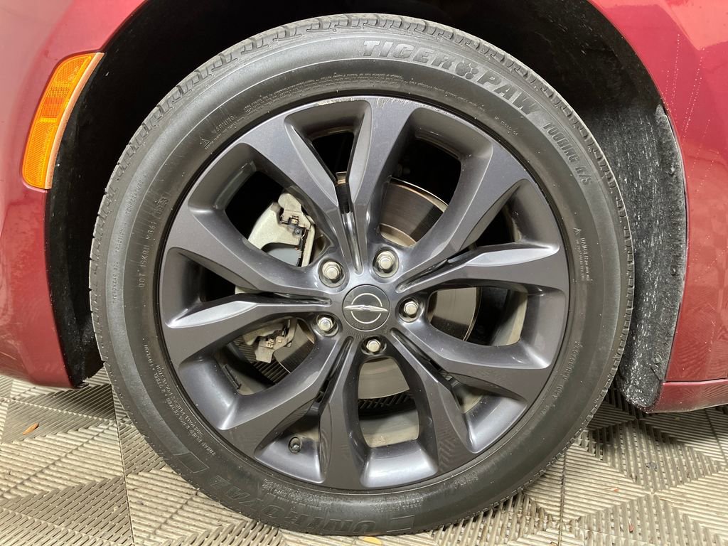 Used 2020 Chrysler Pacifica Touring w/ S Appearance Package image 14