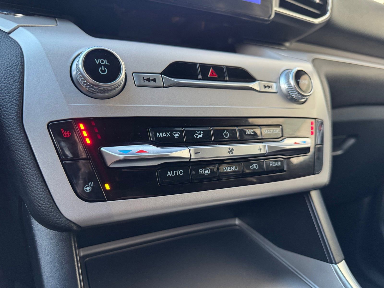 Certified 2023 Ford Explorer XLT w/ Equipment Group 202A image 24