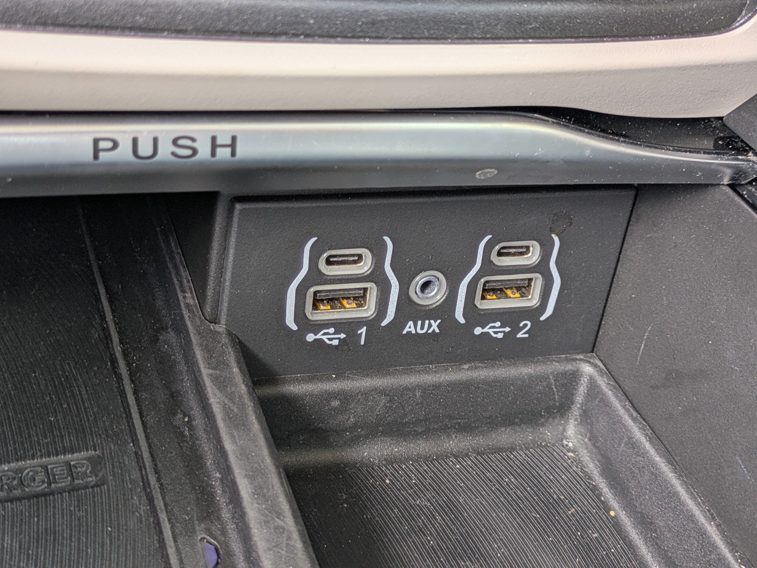 Used 2022 Chrysler Pacifica Limited FWD image 29