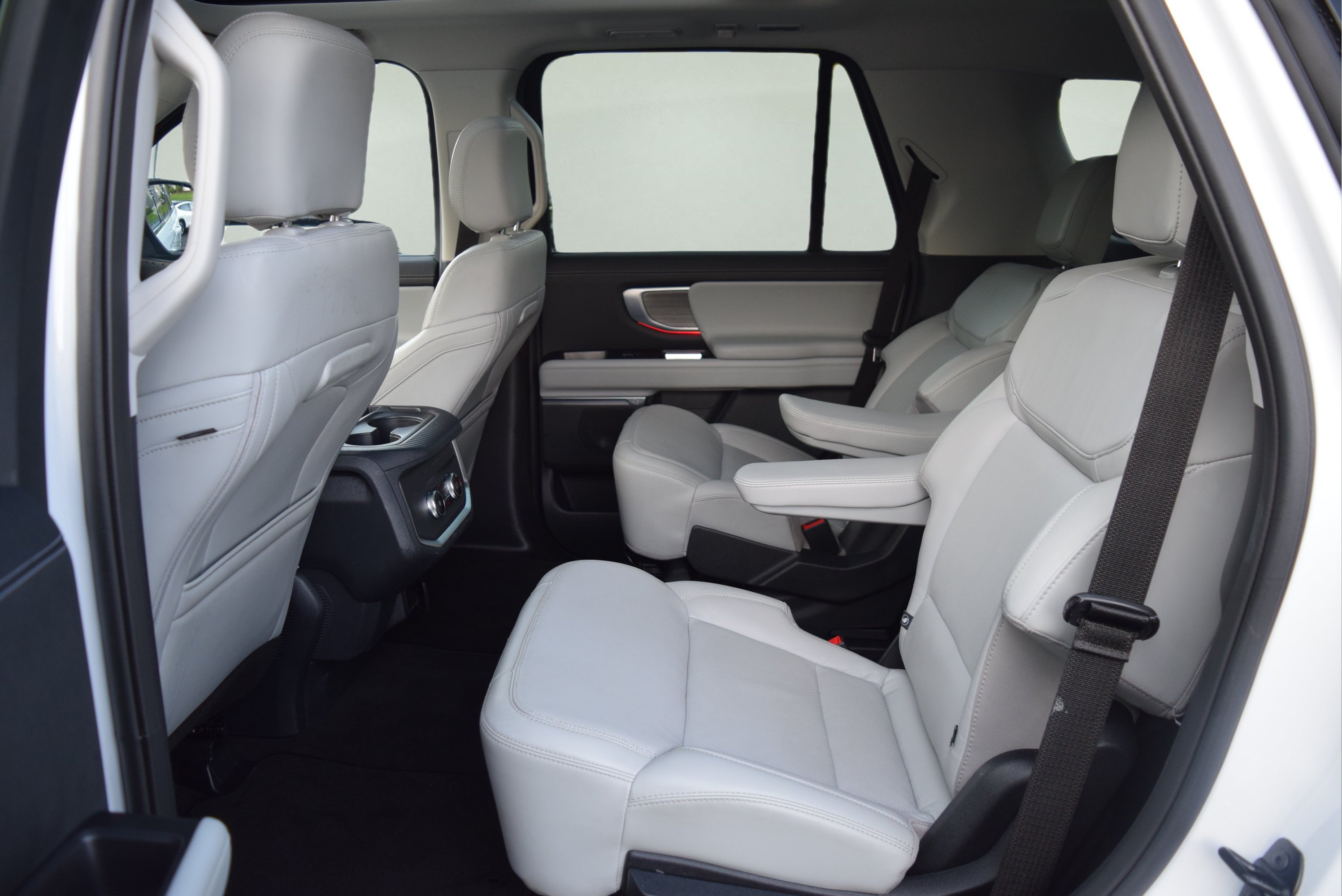 Certified 2025 Ford Expedition Platinum AWD/4WD image 8