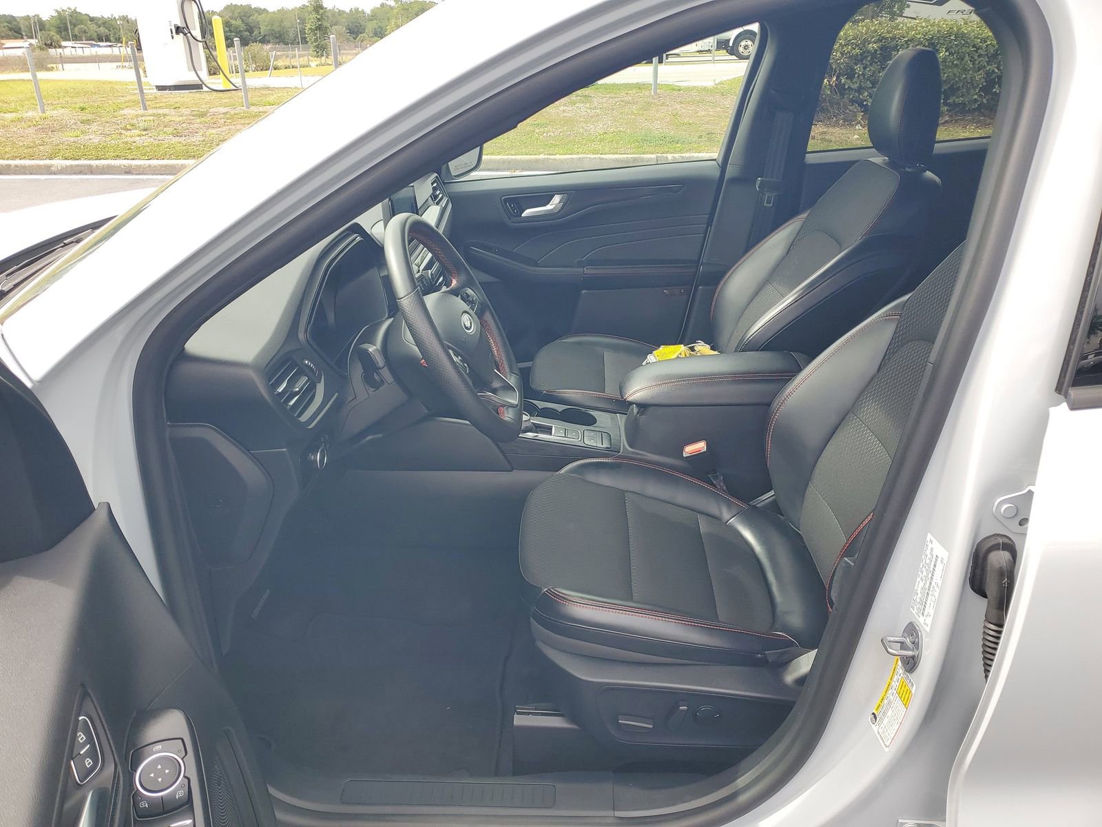 Certified 2025 Ford Escape ST-Line FWD image 17