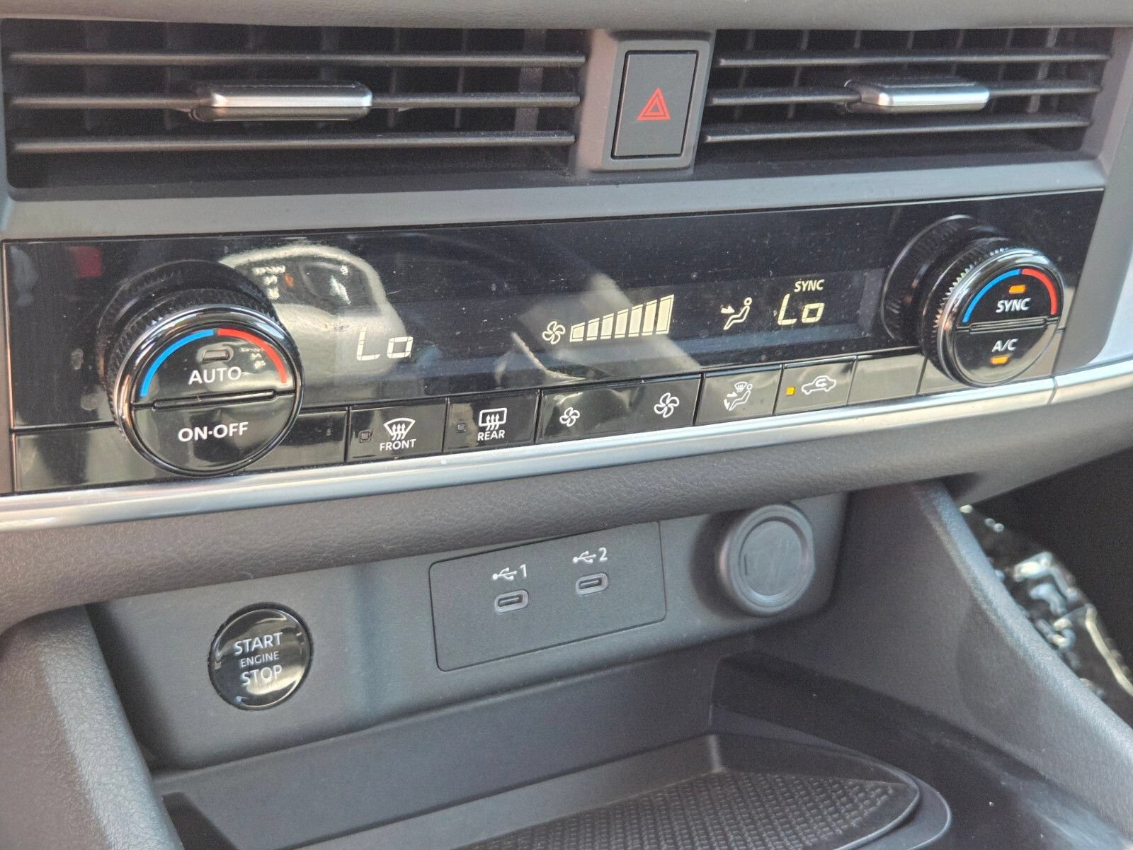 Used 2024 Nissan Rogue SV FWD image 22
