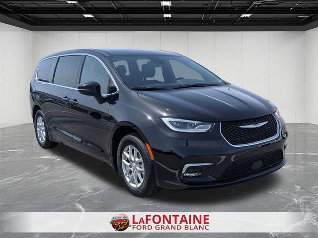 Used 2025 Chrysler Pacifica Select FWD image 7