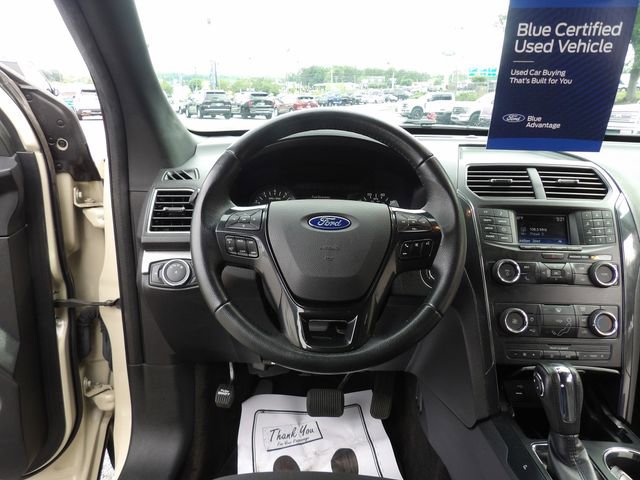 Certified 2018 Ford Explorer XLT FWD image 22