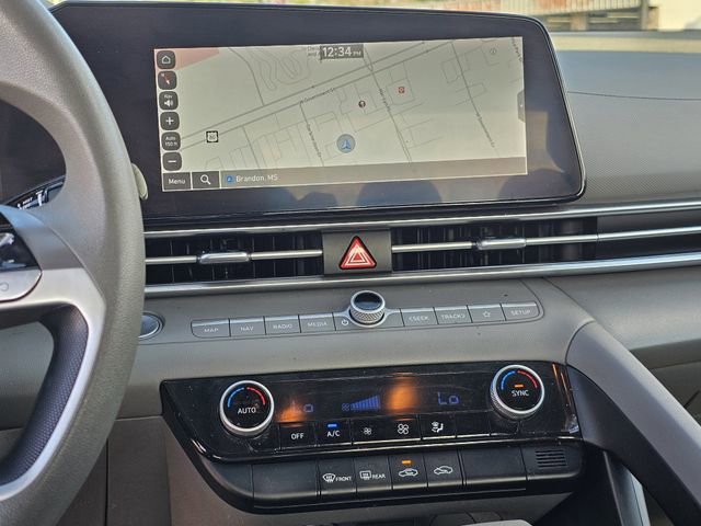 Used 2024 Hyundai Elantra SEL image 9