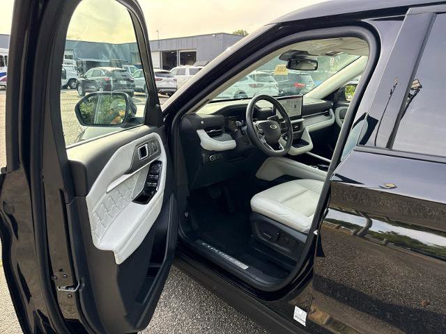 Certified 2025 Ford Explorer Platinum w/ Ultimate Package image 7