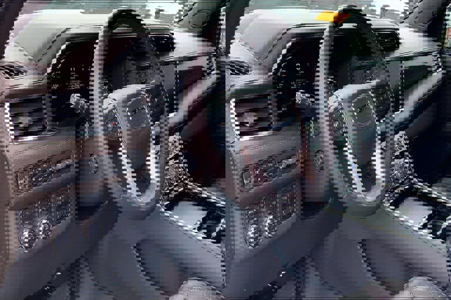 Used 2024 GMC Yukon Denali w/ Advanced Technology Package image 18