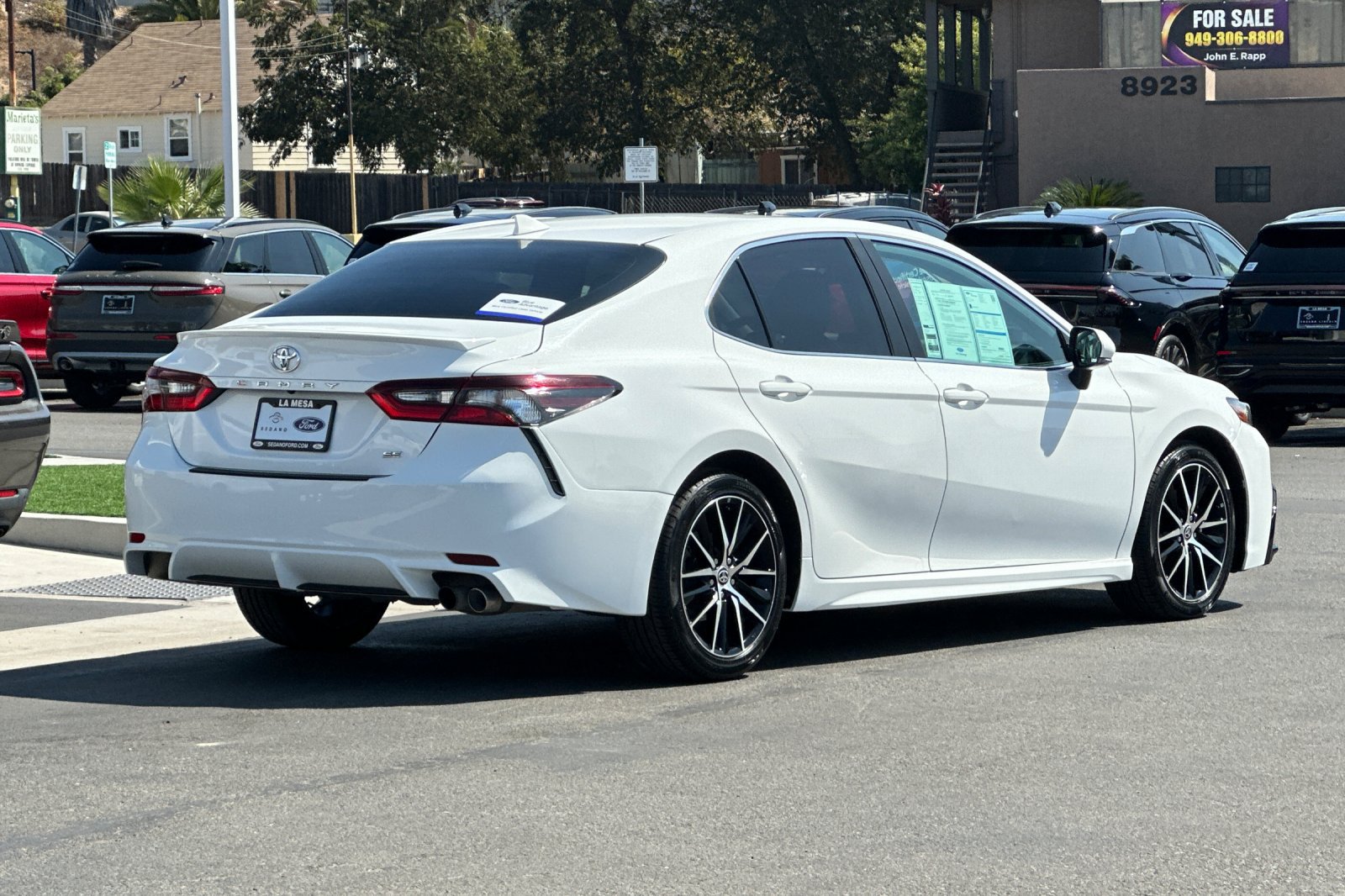 Used 2022 Toyota Camry SE w/ Carpet Mat Package (TMS) FWD image 3