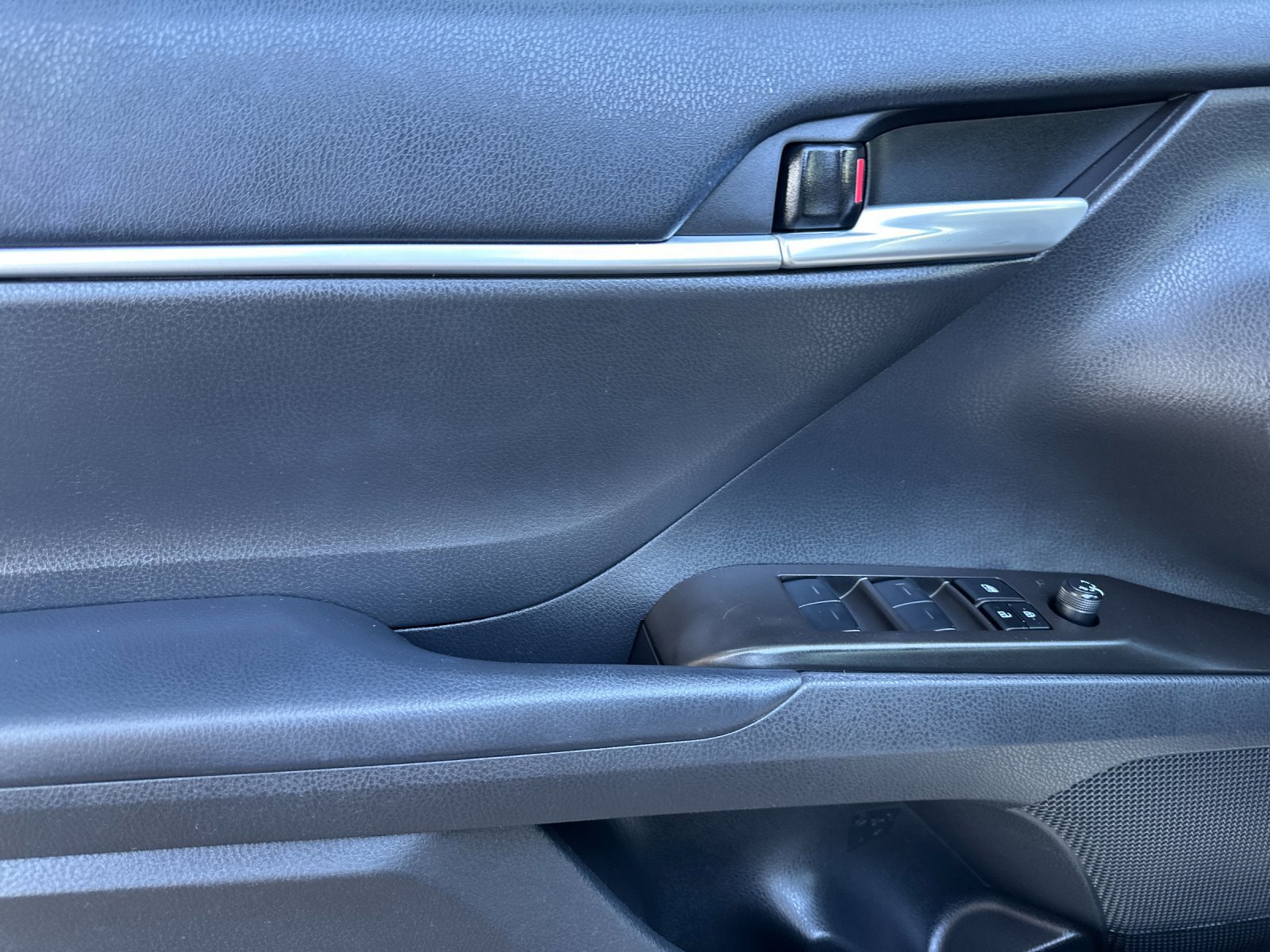 Used 2023 Toyota Camry SE image 11