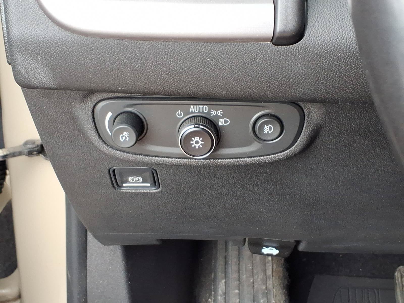 Used 2022 GMC Terrain AT4 w/ LPO, Floor Liner Package AWD/4WD image 21