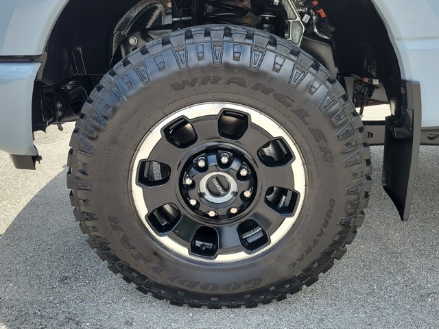 Certified 2025 Ford F350 Platinum w/ Platinum Plus Package AWD/4WD image 4
