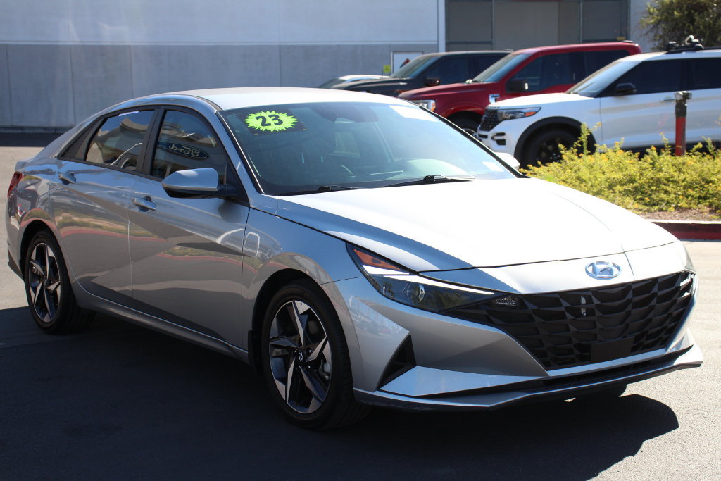 Used 2023 Hyundai Elantra SEL w/ Convenience Package FWD image 11