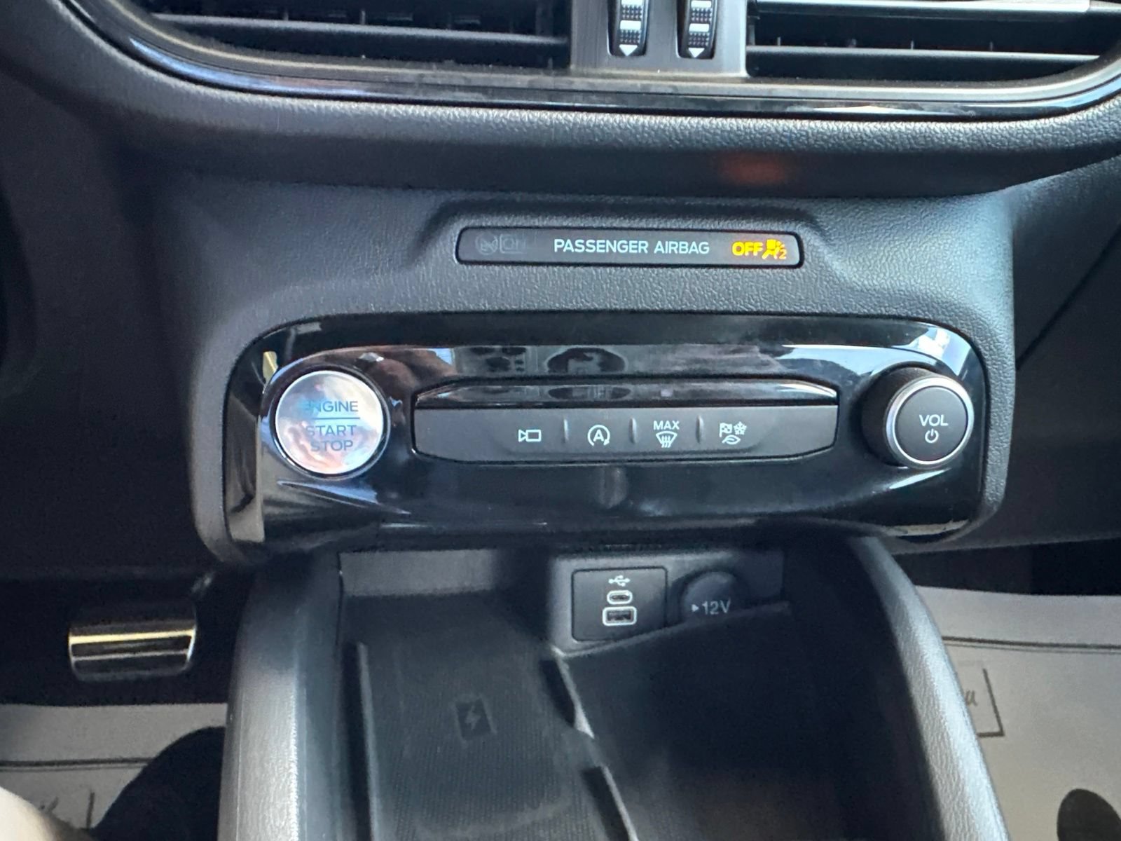Certified 2024 Ford Escape ST-Line Select w/ Tech Pack #2 AWD/4WD image 33