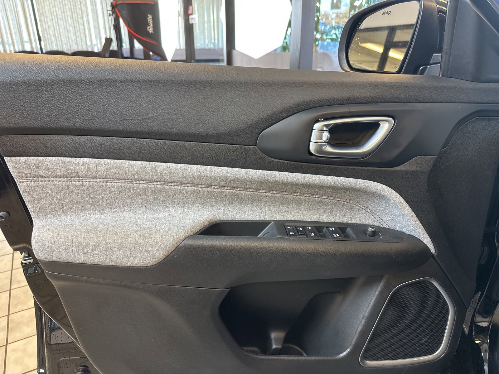 Used 2024 Jeep Compass Latitude image 19