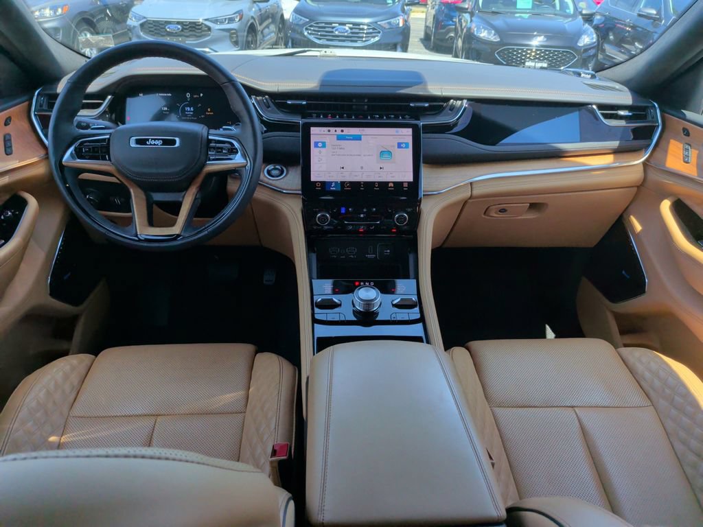 Used 2023 Jeep Grand Cherokee Summit AWD/4WD image 2