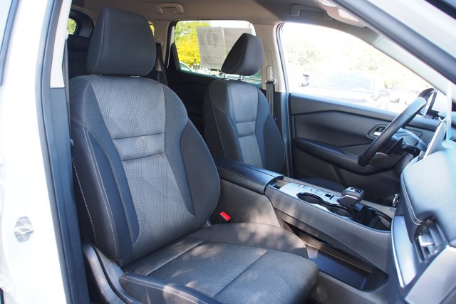 Used 2025 Nissan Rogue SV FWD image 11