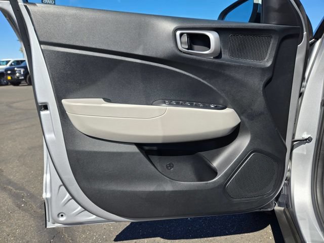 Used 2022 Hyundai Venue SEL FWD image 13