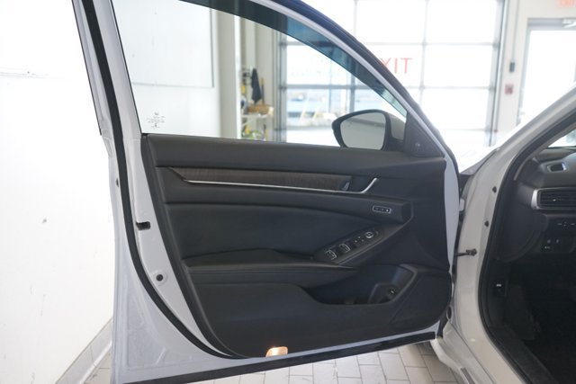 Used 2018 Honda Accord Touring image 24
