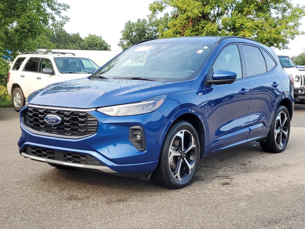 Certified 2023 Ford Escape ST-Line Select w/ Tech Pack #2 AWD/4WD image 2