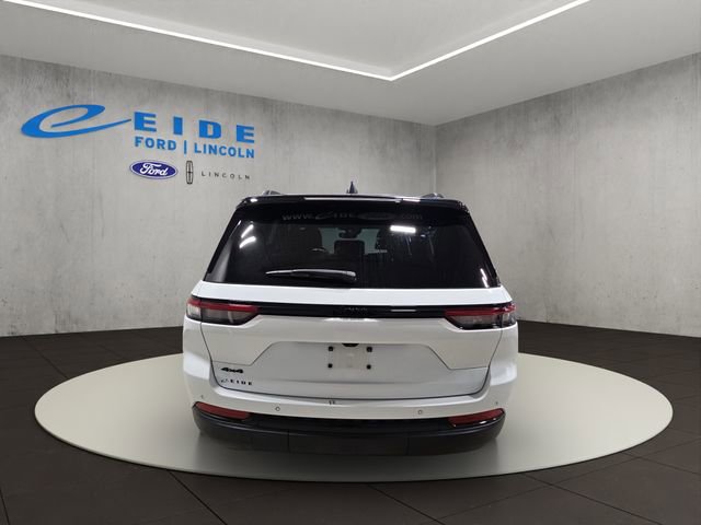 Used 2023 Jeep Grand Cherokee Altitude AWD/4WD image 8