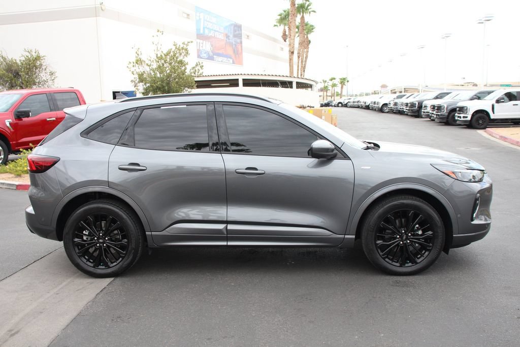 Certified 2023 Ford Escape ST-Line Elite w/ Premium Technology Package AWD/4WD image 10