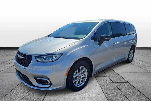 Used 2024 Chrysler Pacifica Touring-L FWD image 1