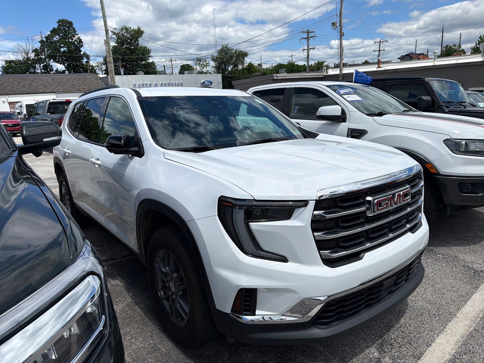 Used 2025 GMC Acadia Elevation FWD image 3