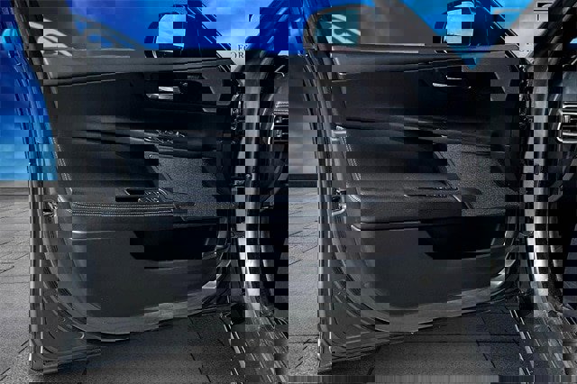 Used 2018 Jaguar XE S image 22