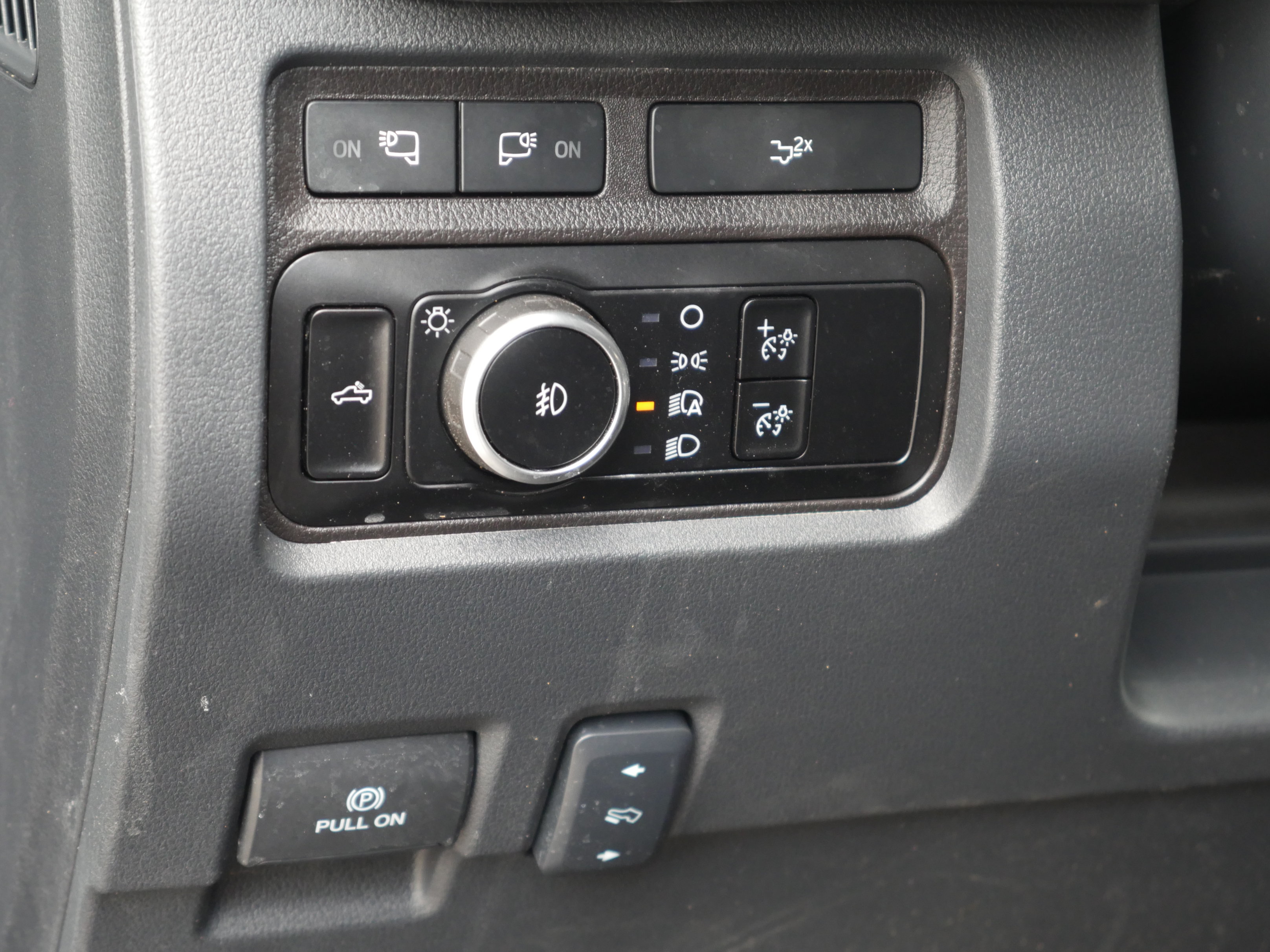 Certified 2024 Ford F350 Lariat w/ FX4 Off-Road Package AWD/4WD image 5