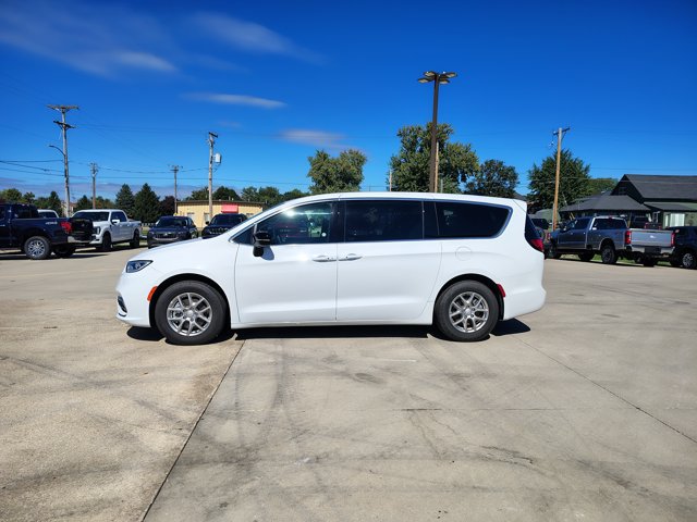Used 2025 Chrysler Pacifica Select FWD image 5