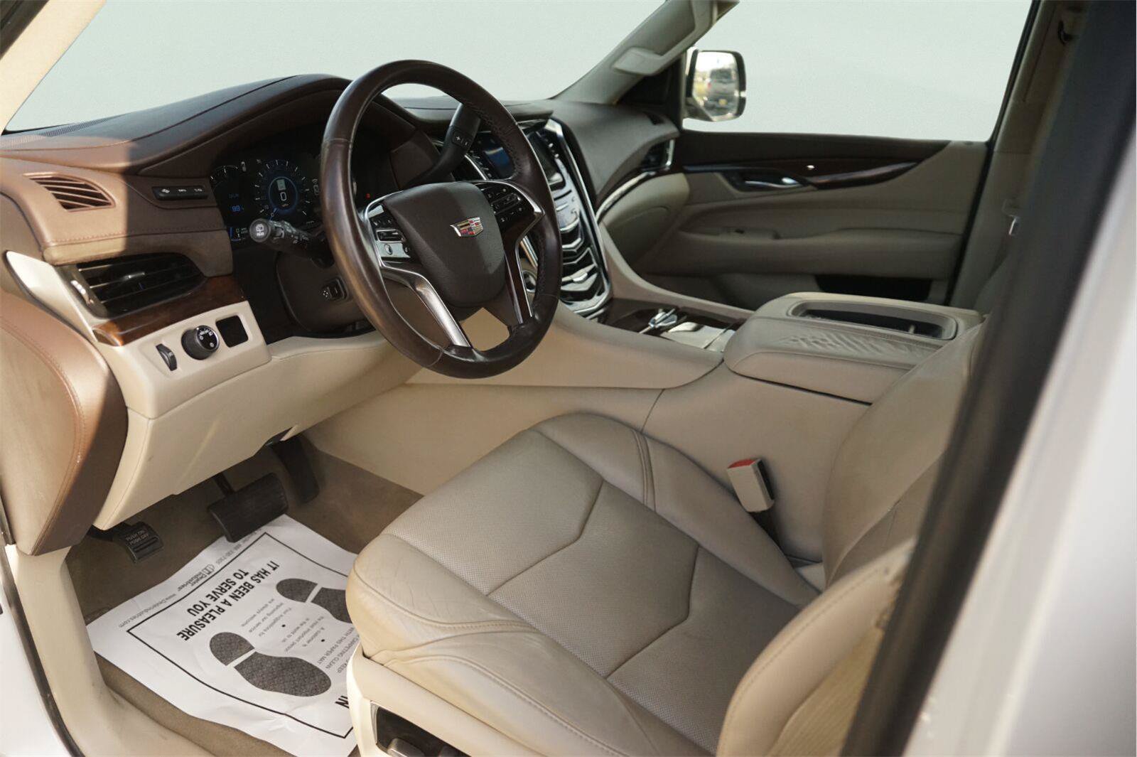 Used 2017 Cadillac Escalade Luxury RWD image 8