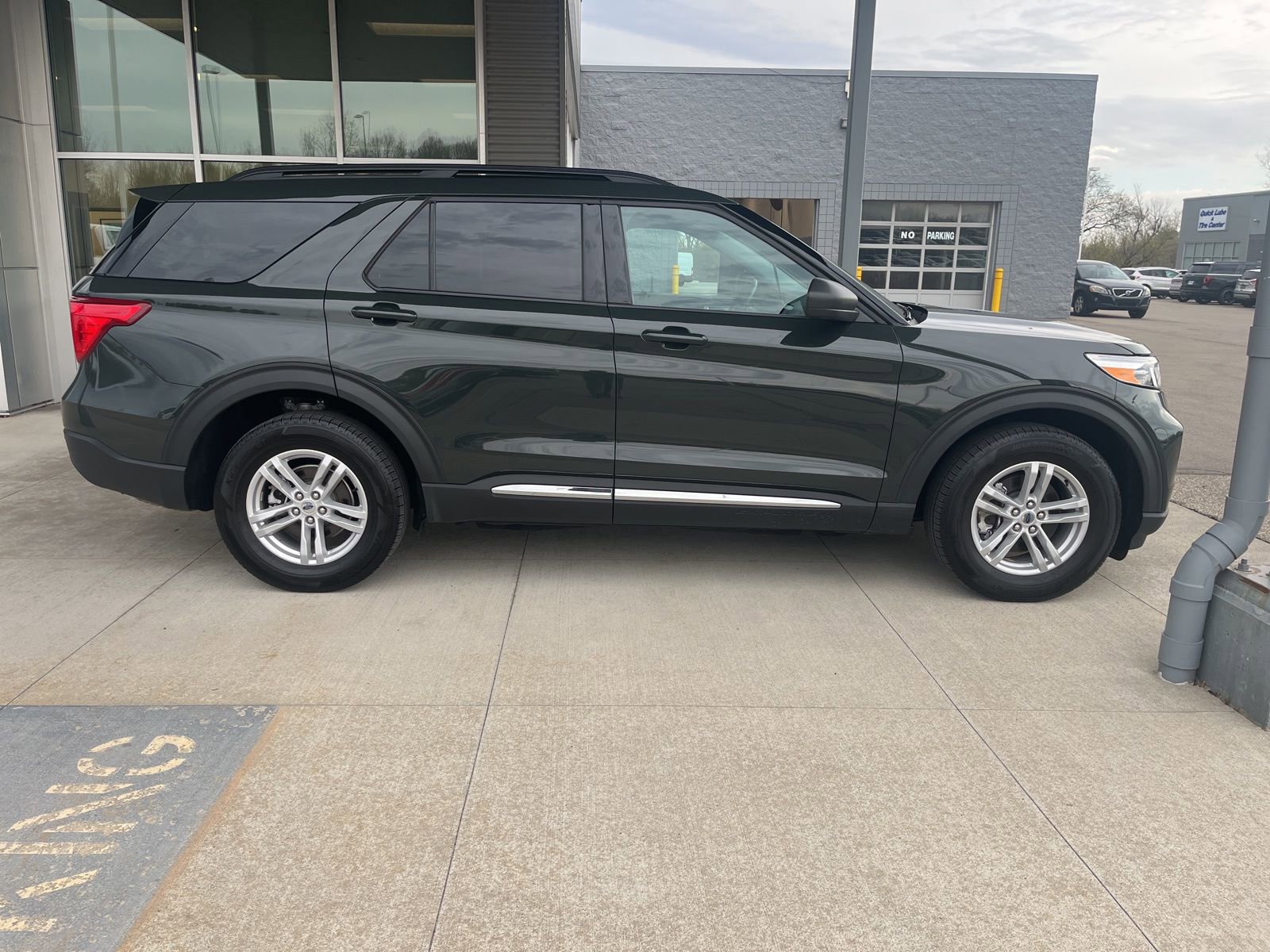 Certified 2024 Ford Explorer XLT AWD/4WD image 7