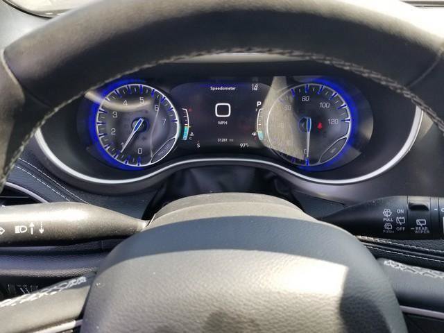 Used 2025 Chrysler Pacifica Select FWD image 22