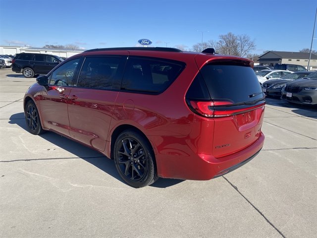 Used 2025 Chrysler Pacifica Limited FWD image 15