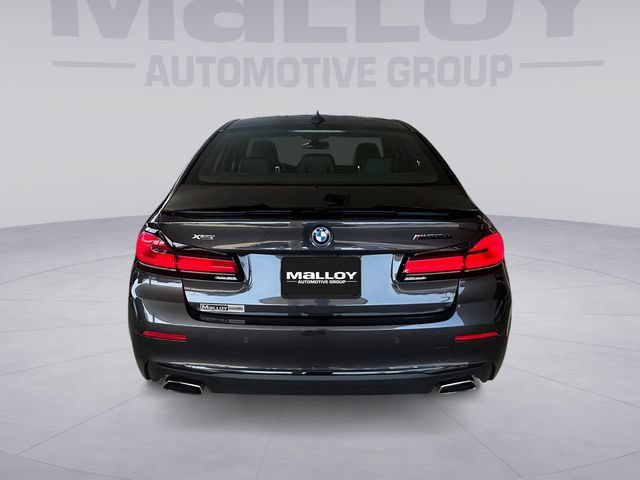 Used 2023 BMW 530e xDrive w/ Premium Package AWD/4WD image 4