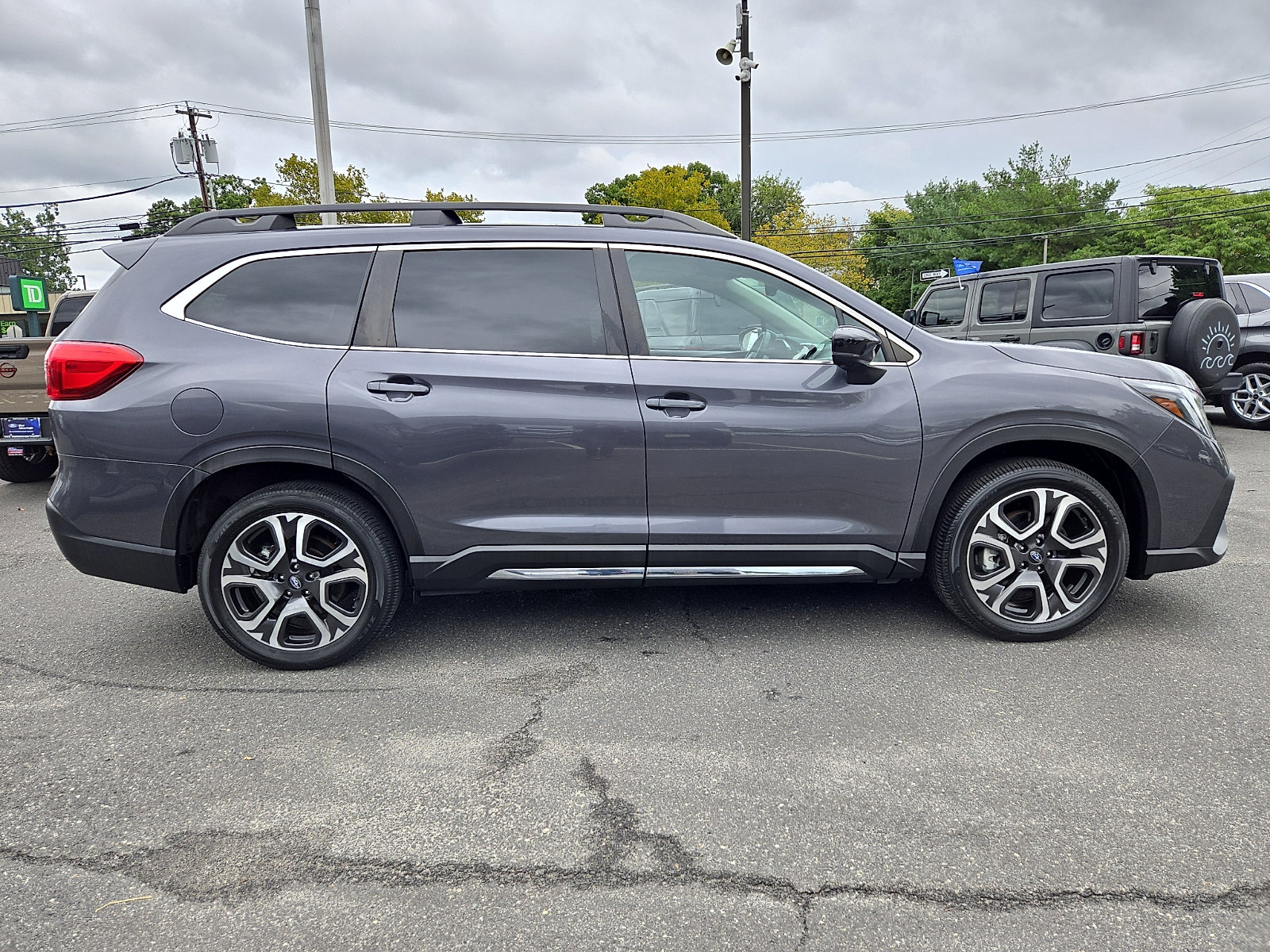Used 2024 Subaru Ascent Limited w/ Technology Package AWD/4WD image 12
