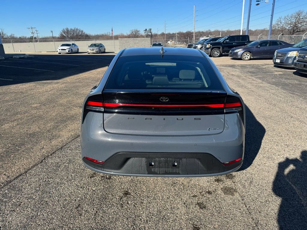 Used 2025 Toyota Prius LE image 3