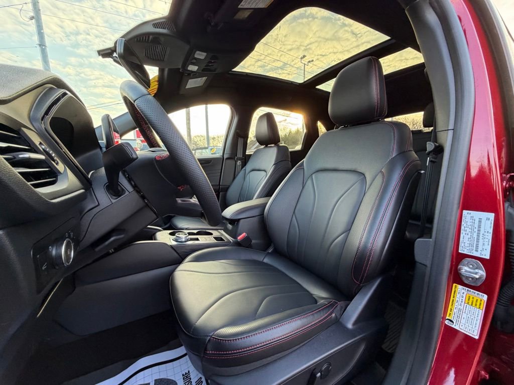 Certified 2025 Ford Escape ST-Line Elite w/ Premium Technology Package image 16