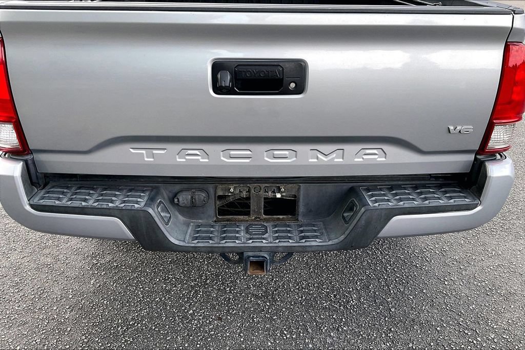 Used 2017 Toyota Tacoma TRD Sport w/ Tow Package RWD image 8