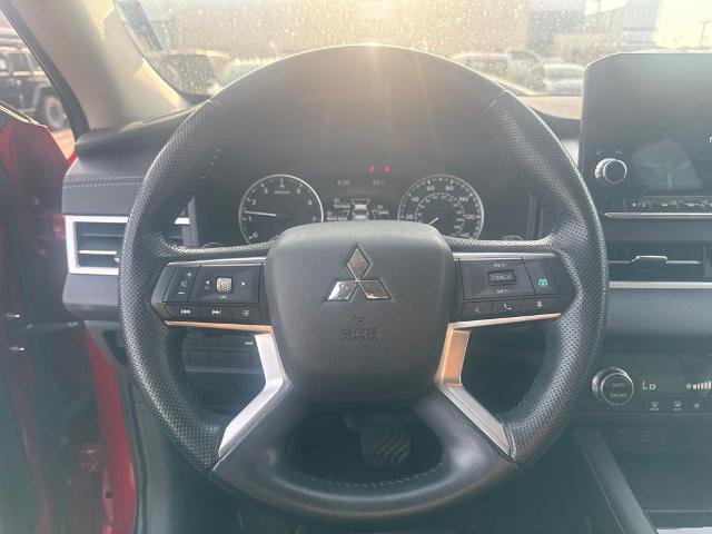 Used 2022 Mitsubishi Outlander SE AWD/4WD image 3